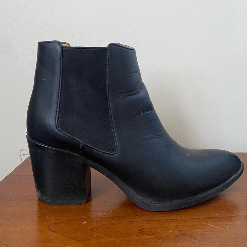Nisolo Black Rubber Heel Chelsea Ankle Boot, Size 8.5, Good Condition!